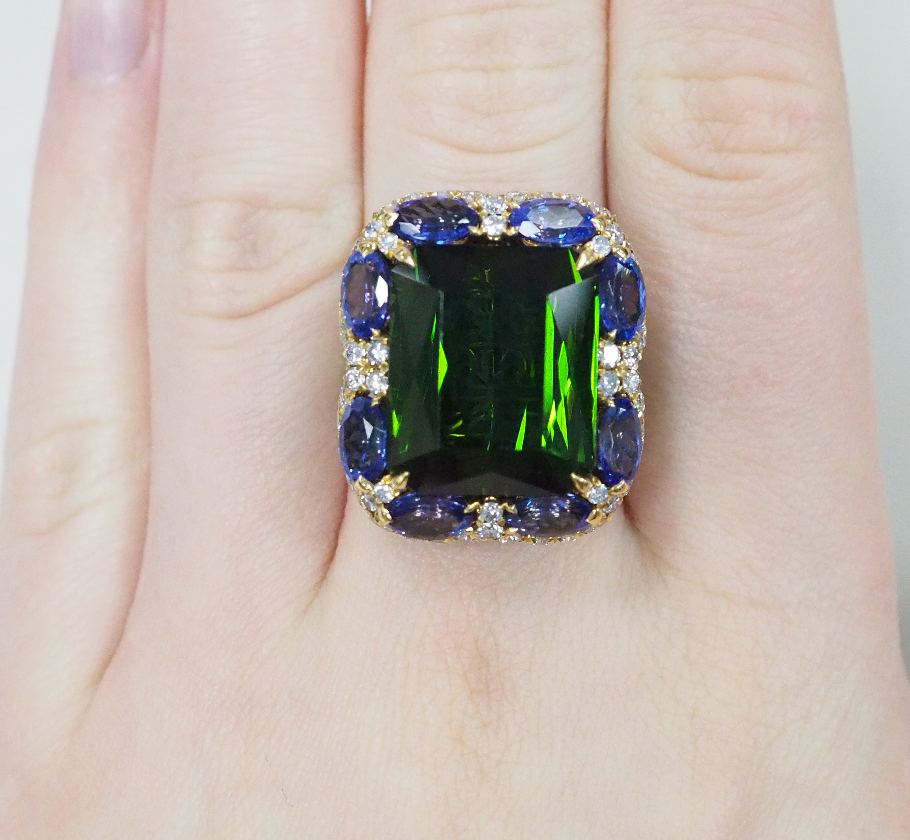 Кольцо из желтого золота с турмалином